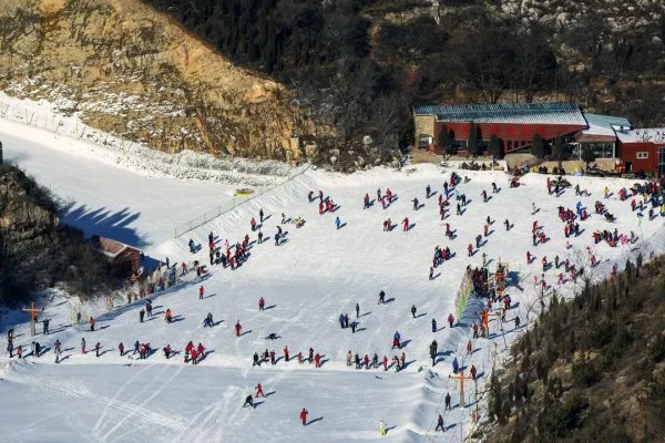 投資濟(jì)南滑雪場(chǎng)需要多少錢(qián)？「賽北冰雕」